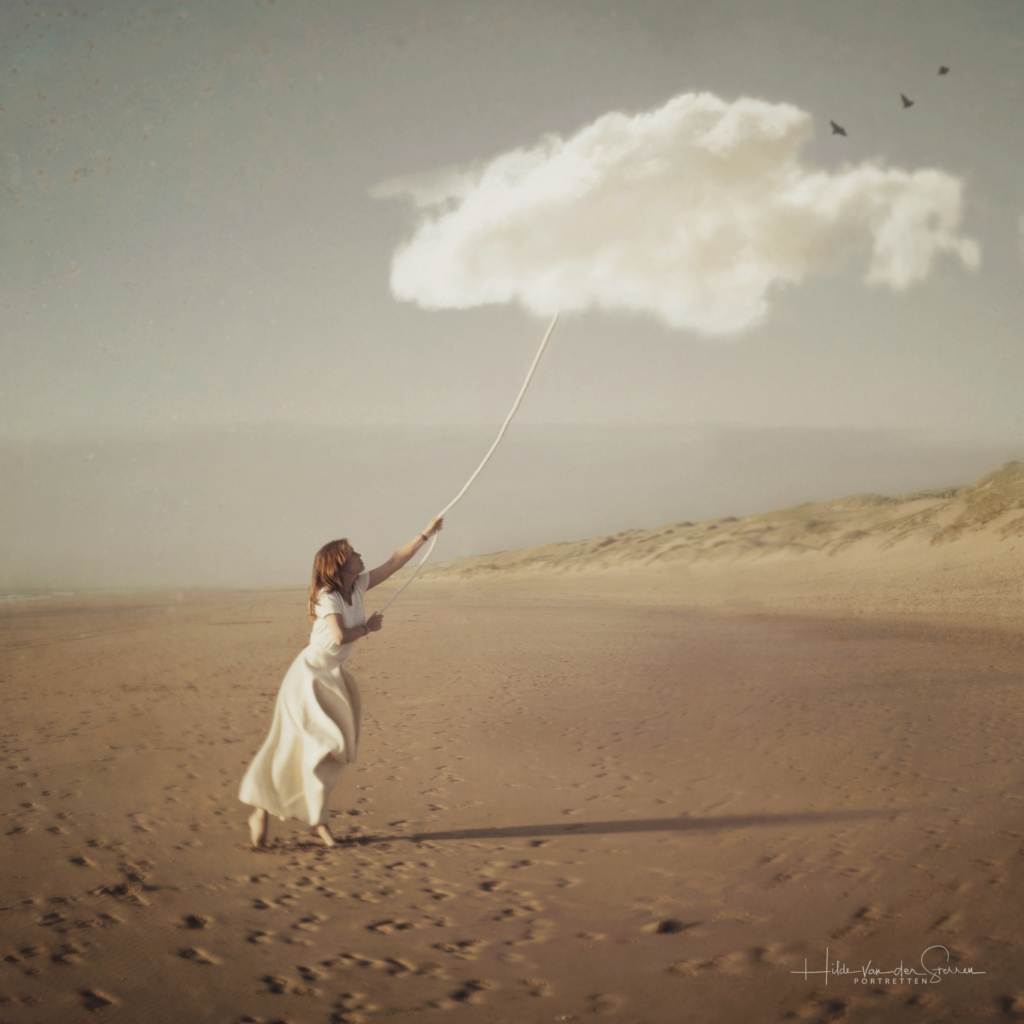 hope what does hoop mean hilde van der sterren portretten strand wolk conceptueel zelfportret